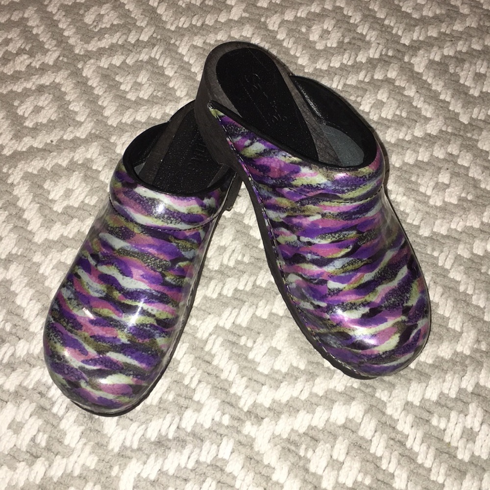 SANITA PATENT LEATHER CLOGS SIZE 38/ U.S Women’s 8